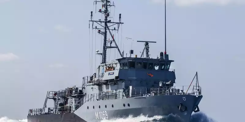 Minenjagdboot Homburg läuft zum NATO-Einsatz aus - Foto: presseportal.de