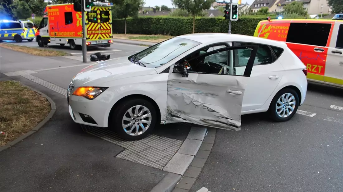 POL-HA: Unfall zwischen Autofahrerin und Motorradfahrer - zwei Leichtverletzte - Bild: presseportal.de