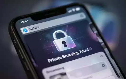 Ein iPhone-Bildschirm zeigt Safari im privaten Modus, mit einem Schloss-Symbol und unscharfem Hintergrund für Datenschutz. - Foto: über boerse-global.de