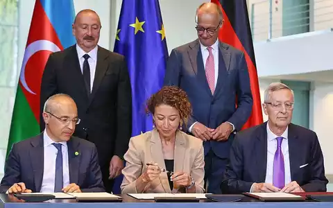 Unterzeichnung einer gemeinsame Erklärung zur Gründung des Deutsch-Aserbaidschanischen Wirtschaftsrats am 21.07.2026 - Foto: via dts Nachrichtenagentur