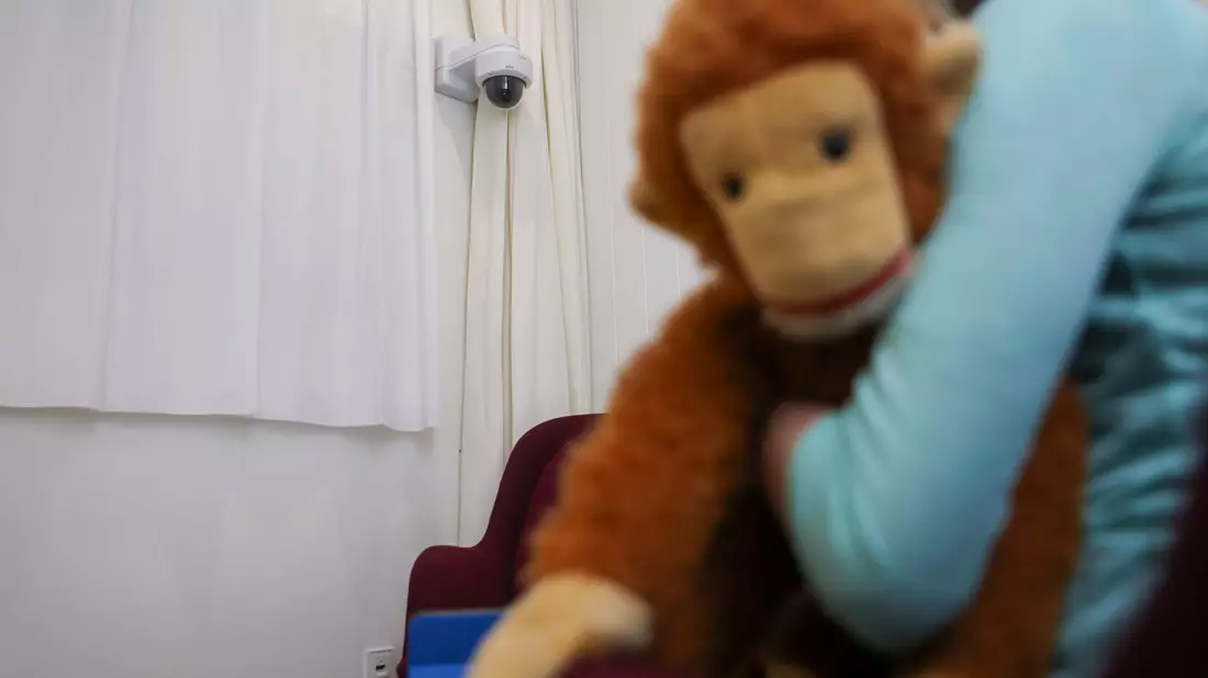 Die Polizei registriert steigende Fallzahlen bei sexueller Gewalt gegen Kinder und sieht ein großes Dunkelfeld. (Symbolbild) - Bild: Jan Woitas/dpa