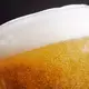 Die Konsumenten greifen seltener zum Bier. (Symbolbild) - Bild: Marius Becker/dpa