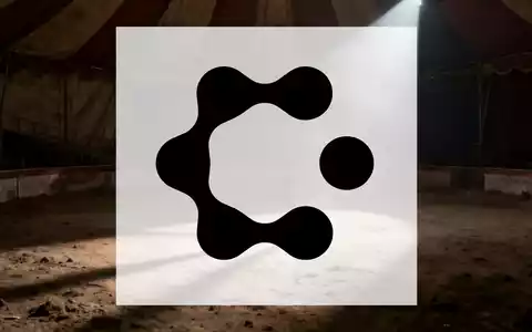 Ein düsteres Zirkuszelt von innen, ein einzelner schwacher Scheinwerfer auf staubigem Boden, der einen starken Kursrückgang im Unterhaltungssektor symbolisiert. - Foto: über boerse-global.de