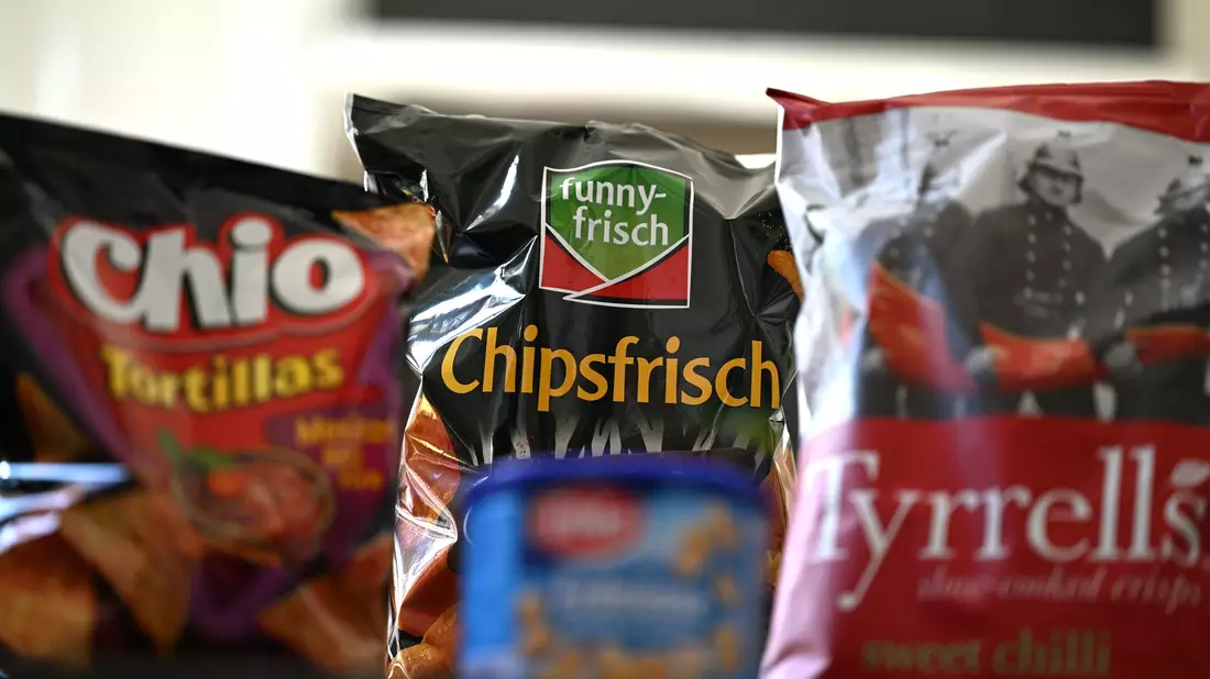 Chips und andere Knabbereien von Intersnack. - Bild: Wolf von Dewitz/dpa