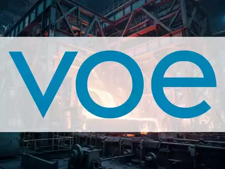 Abstrakte Darstellung einer modernen Stahlproduktionsanlage mit glühenden Metallstrukturen und industrieller Atmosphäre. - Foto: über boerse-global.de