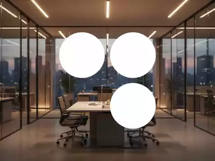 Modernes, leeres Bürointerieur bei Dämmerung, das professionelle Personalvermittlung und geschäftlichen Aufschwung symbolisiert. - Foto: über boerse-global.de