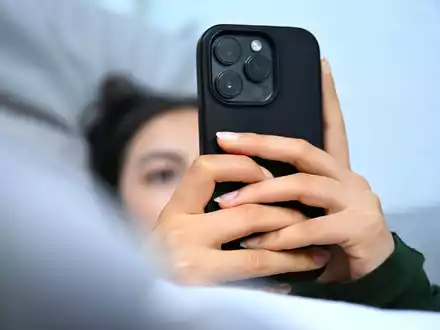 In Frankreich greift künftig ein Social-Media-Verbot für unter 15-Jährige. (Symbolbild) - Foto: Elisa Schu/dpa/dpa-tmn