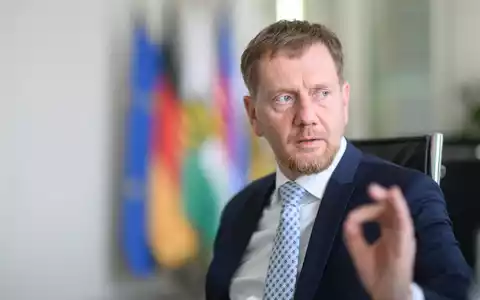 Sachsens Ministerpräsident Kretschmer sagt: «Wir müssen mit jedem reden, der reden will.» - Foto: Robert Michael/dpa