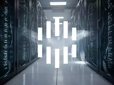 Moderne Serverräume in einem Rechenzentrum mit blauer Beleuchtung als Symbol für digitale Infrastruktur. - Foto: über boerse-global.de