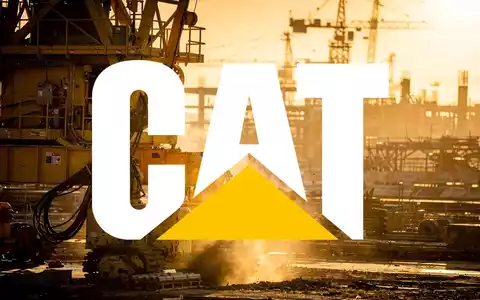 Große Baumaschinen auf einer modernen Baustelle bei Sonnenuntergang als Symbol für industrielle Stärke und Wachstum. - Foto: über boerse-global.de