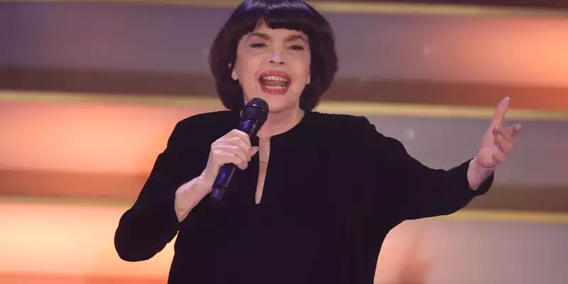 Sie hat vor Königen, Präsidenten und Millionen Zuschauern gesungen. Trotzdem hat Mireille Mathieu bei ihren Auftritten Lampenfieber, wie sie verrät. (Archivfoto)  - Foto: Bodo Schackow/dpa