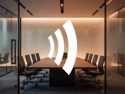 Modernes, minimalistisches Konferenzzimmer mit sanfter Beleuchtung als Symbol für strategische Unternehmensplanung. - Foto: über boerse-global.de