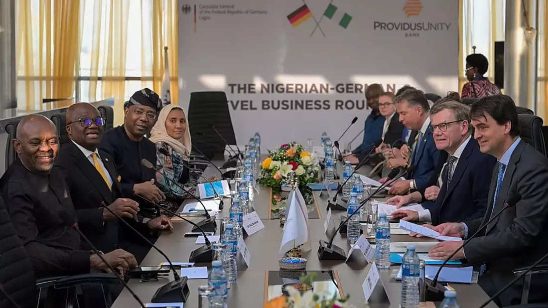 Außenminister Johann Wadephul (CDU) trifft sich in der nigerianischen Wirtschaftsmetropole Lagos mit Vertretern der dortigen Wirtschaft. - Bild: Soeren Stache/dpa