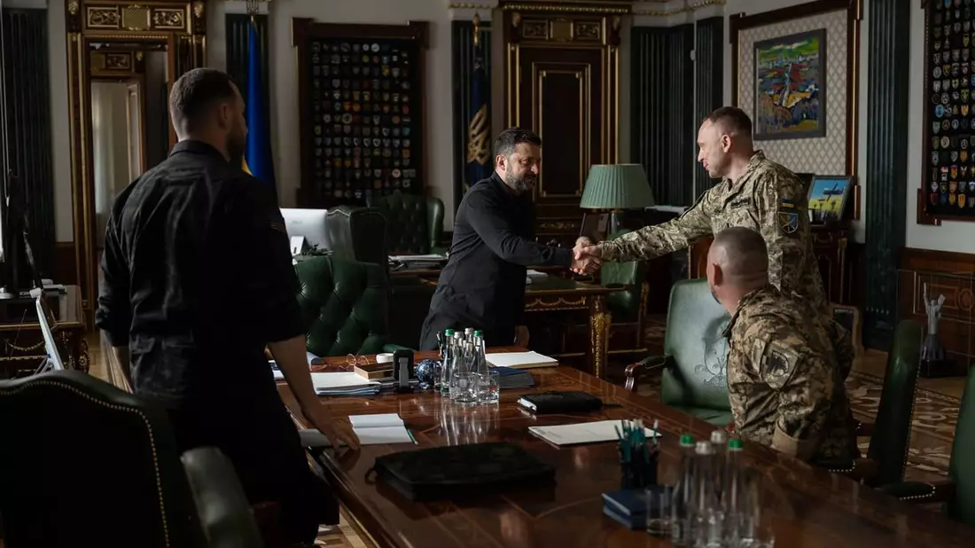 Präsident Selenskyj hat einen neuen Oberkommandierenden ausgesucht.  - Bild: Uncredited/Ukrainian Presidential Press Office/AP/dpa