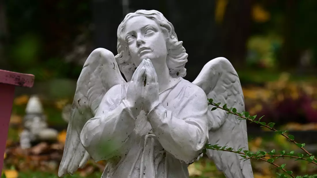 Für Zürich schlägt «Sophie» einen Friedhof-Besuch vor - der sei «extrem un-touristisch». (Symbolbild) - Bild: Martin Schutt/dpa