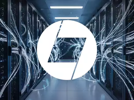 Moderne Serverinfrastruktur mit leuchtenden Glasfaserkabeln in einem professionellen Rechenzentrum. - Foto: über boerse-global.de