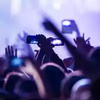 Oftmals würden Fans nicht merken, dass sie sich auf einer Ticketbörse befinden. (Symbolbild) - Foto: picture alliance / Christophe Gateau/dpa