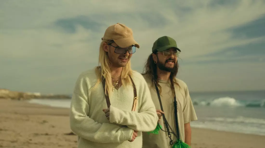 Bill Kaulitz und Tom Kaulitz in der ersten Folge der neuen Staffel der Netflix-Serie «Kaulitz & Kaulitz». - Bild: Netflix/dpa