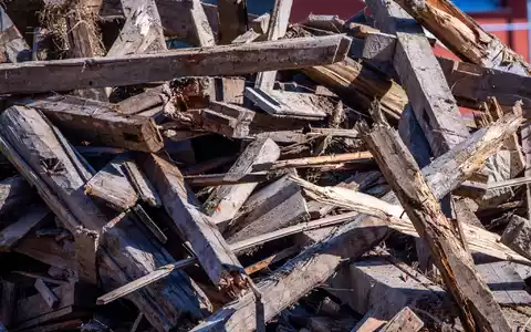 Bau- und Abbruchabfälle machten wie schon in den Vorjahren den größten Anteil an der Gesamtmenge gefährlicher Abfälle aus.. (Symbolbild) - Foto: Jens Büttner/dpa