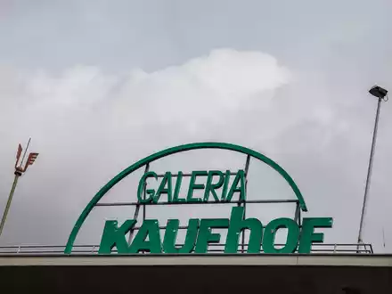 Auch drei Galeria-Filialen in Köln befinden sich auf der Liste. - Foto: Oliver Berg/dpa