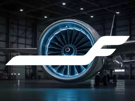 Nahaufnahme einer modernen Flugzeugturbine in einem dunklen, professionellen Hangar mit stimmungsvoller Beleuchtung. - Foto: über boerse-global.de