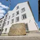 Der Umbau zur Polizeistation soll Hitlers Geburtshaus in Österreich für Neonazis unattraktiv machen. - Bild: Peter Kneffel/dpa