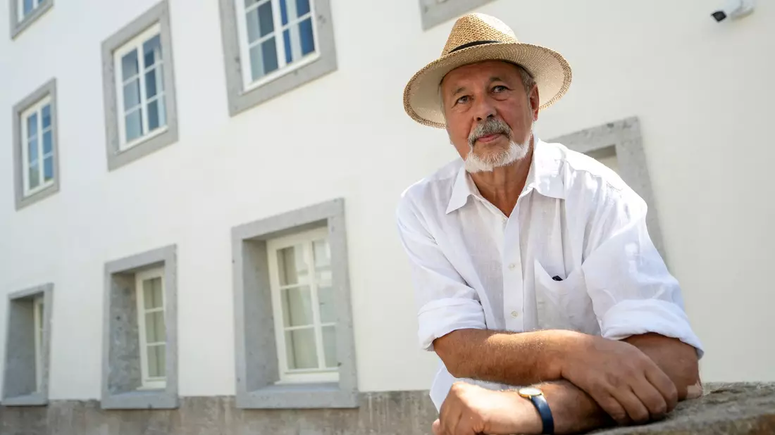 Der Historiker Florian Kotanko fordert zumindest eine mehrsprachige Info-Tafel zur Aufklärung über die Nazi-Gewaltherrschaft. - Bild: Peter Kneffel/dpa