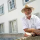 Der Historiker Florian Kotanko fordert zumindest eine mehrsprachige Info-Tafel zur Aufklärung über die Nazi-Gewaltherrschaft. - Bild: Peter Kneffel/dpa
