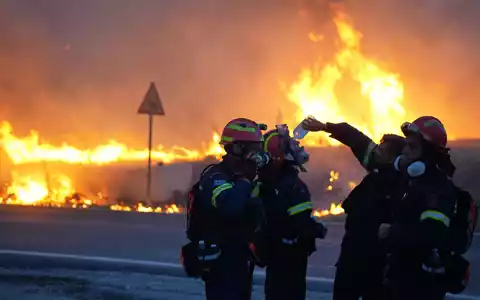 Nach den verheerenden Bränden der vergangenen Jahre ist Griechenland besser gewappnet. (Archivbild) - Foto: Pantelis Fykaris/Politischios.gr via AP/dpa