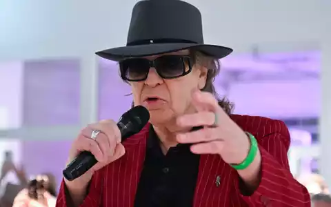 Udo Lindenberg muss seine krankheitsbedingte Auszeit verlängern und hat einen Termin in Calw abgesagt. (Archivfoto) - Foto: Bernd Weißbrod/dpa