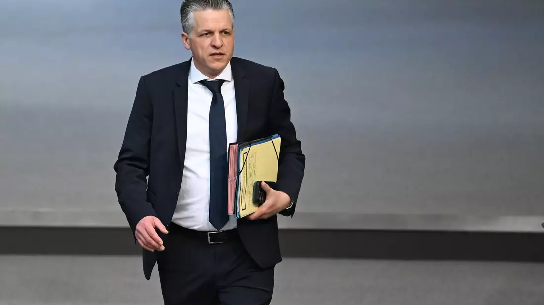 Thorsten Frei kehrt vom Aktenjob im Kanzleramt zurück in den Bundestag, um dort die mächtige Unionsfraktion zu führen. (Archivbild) - Bild: Markus Lenhardt/dpa