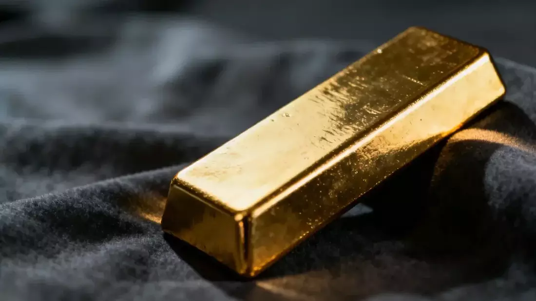 Oro atrapado entre tregua en Oriente Próximo y subida de tipos de la Fed