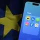 Eine Ausnahme von EU-Datenschutzregeln hatte es Anbietern von Online-Kommunikation erlaubt, auch privat gesendete Chats zu kontrollieren, um Kinderpornografie aufzuspüren. Sie war im April ausgelaufen. (Symbolbild) - Bild: Markus Lenhardt/dpa