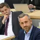 Reden? Kooperieren? CDU-Spitzenkandidat und Ministerpräsident Sven Schulze blickt auf seinen AfD-Herausforderer Ulrich Siegmund. (Archivbild) - Bild: Klaus-Dietmar Gabbert/dpa