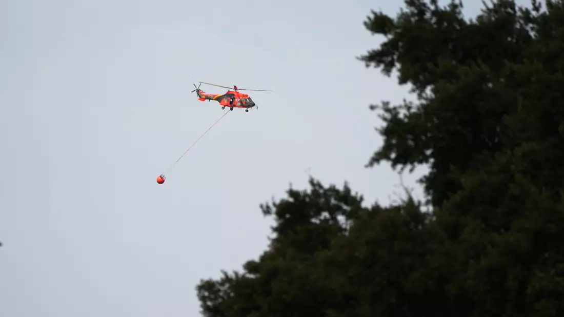 Einige der evakuierten Menschen dürfen inzwischen in ihre Häuser zurückkehren. - Bild: Manu Fernandez/AP/dpa