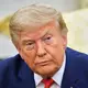 US-Präsident Trump verschärft seinen Kurs im Iran-Krieg. - Bild: Mark Schiefelbein/AP/dpa