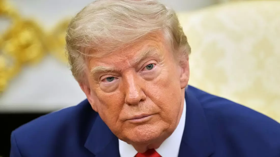 US-Präsident Trump verschärft seinen Kurs im Iran-Krieg. - Bild: Mark Schiefelbein/AP/dpa