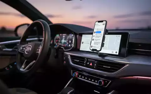 Modernes Auto-Armaturenbrett mit integrierter Messaging-App im Infotainmentsystem. - Foto: über boerse-global.de