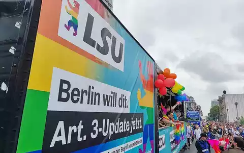 LSU-Wagen bei Parade zum Christopher-Street-Day (Archiv) - Foto: via dts Nachrichtenagentur