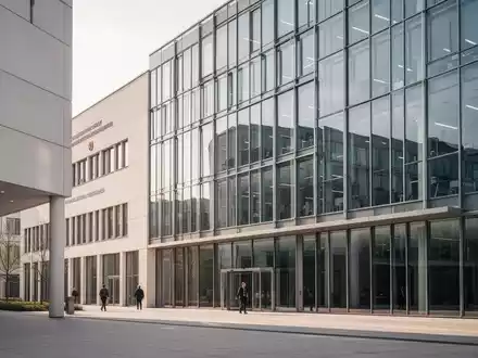 Modernes Bürogebäude einer deutschen Behörde bei Tageslicht. - Foto: über boerse-global.de
