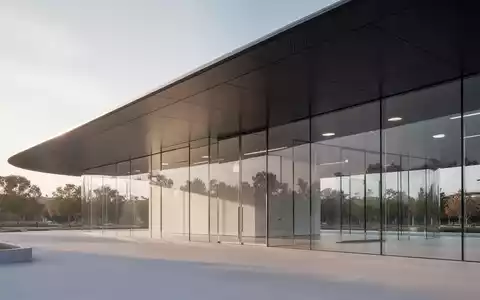 Minimalistische, moderne Architektur des Apple Park Besucherzentrums mit charakteristischem Carbonfaser-Dach. - Foto: über boerse-global.de