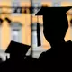 Das Statistische Bundesamt hat Zahlen zu den Habilitationen an deutschen Hochschulen veröffentlicht. (Symbolbild) - Bild: Julian Stratenschulte/dpa