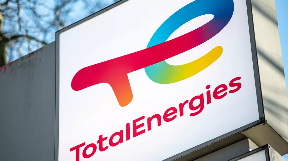 Der Energie-Konzern Total deckelt an seinem französischen Tankstellennetz erneut die Spritpreise (Archivbild). - Bild: Fabian Sommer/dpa