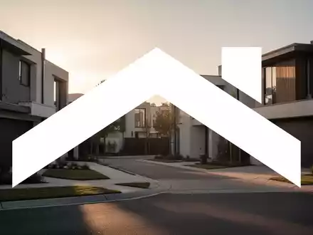 Moderne Wohnstraße im warmen Licht als Symbol für den Immobilienmarkt und Hypothekenzinsen. - Foto: über boerse-global.de