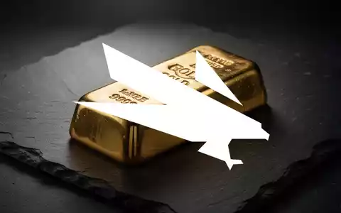 Goldbarren auf dunklem Untergrund, symbolisiert die Goldminenindustrie. - Foto: über boerse-global.de