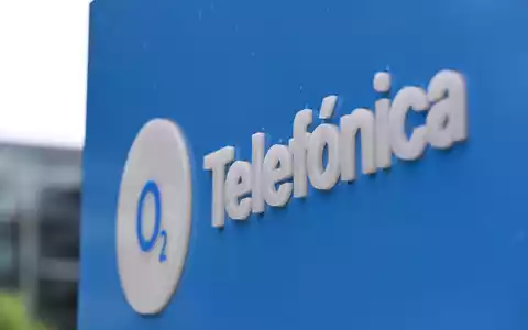 Das O2-Logo am Düsseldorfer Firmenstandort, wo bis 2014 E-Plus seine Zentrale hatte - dann wurde E-Plus von Telefónica gekauft. - Foto: Wolf von Dewitz/dpa