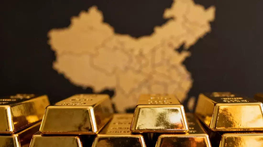 Gold Surges Past $4,100 as Institutional Sentiment Turns Bullish for First Time Since 2023