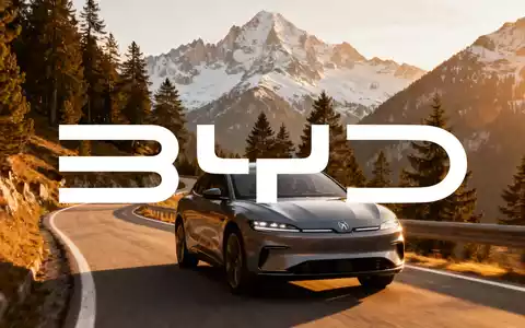 Ein luxuriöses Elektroauto auf einer kurvenreichen Passstraße in den Schweizer Alpen bei Sonnenuntergang. - Foto: über boerse-global.de