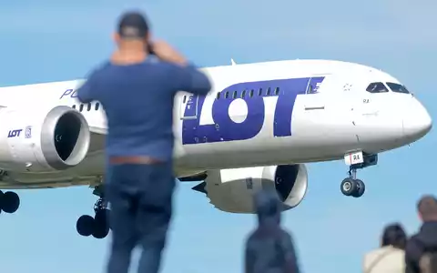 Die Maschine der polnischen Fluggesellschaft Lot musste in Mailand zwischenlanden. (Archivbild) - Foto: Alik Keplicz/AP/dpa