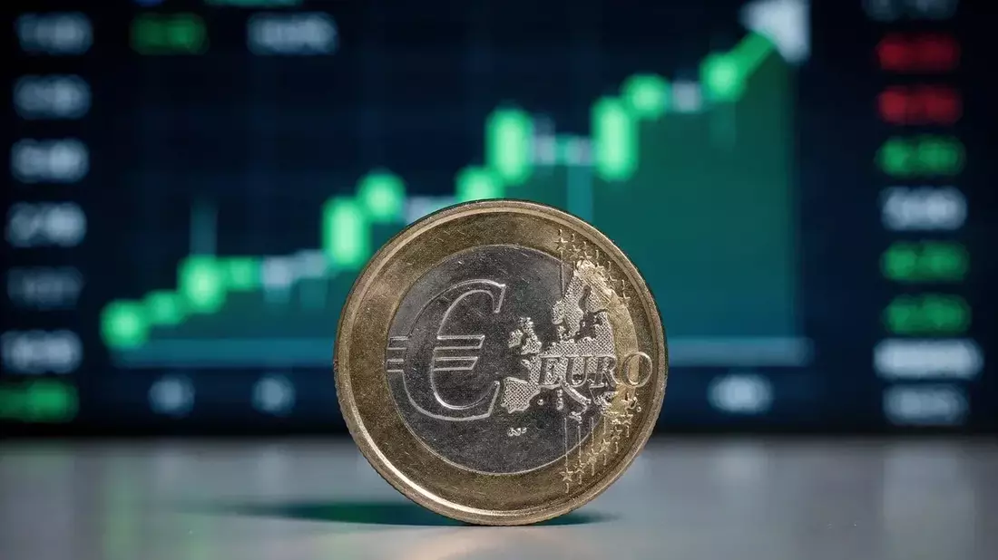 Vanguard Cuts FTSE All-World ETF Fee to 0.14% Amid Price War